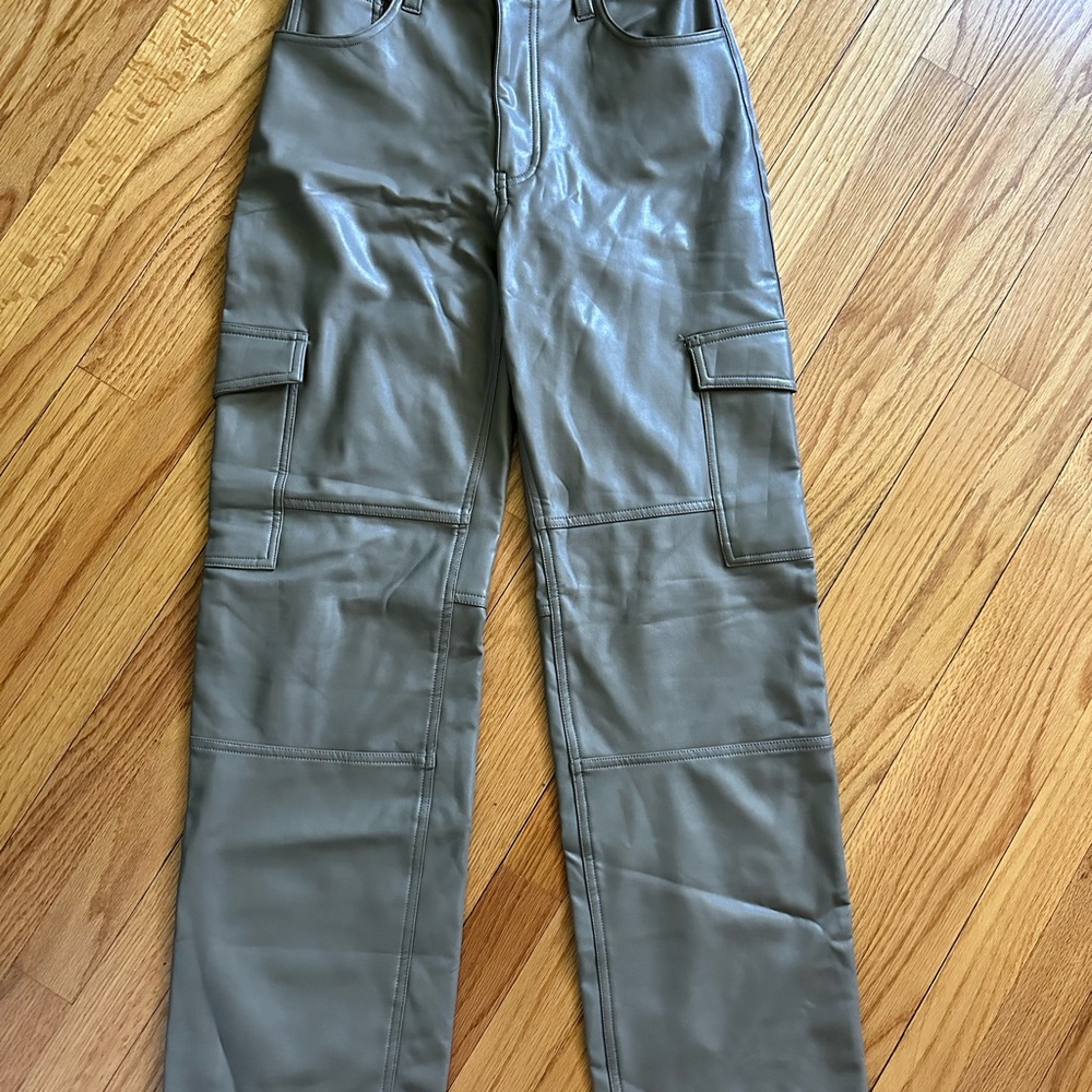 Curve Love 90s Relaxed High Rise Abercrombie & Fitch Green Cargo Pants